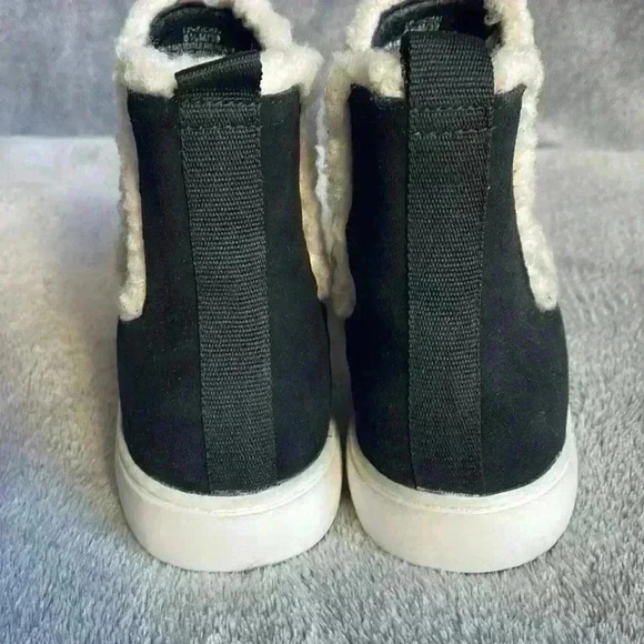 Lucky Brand Kichai Cozy Chelsea Boot in Black Size 8.5 NIB - Picture 3 of 7